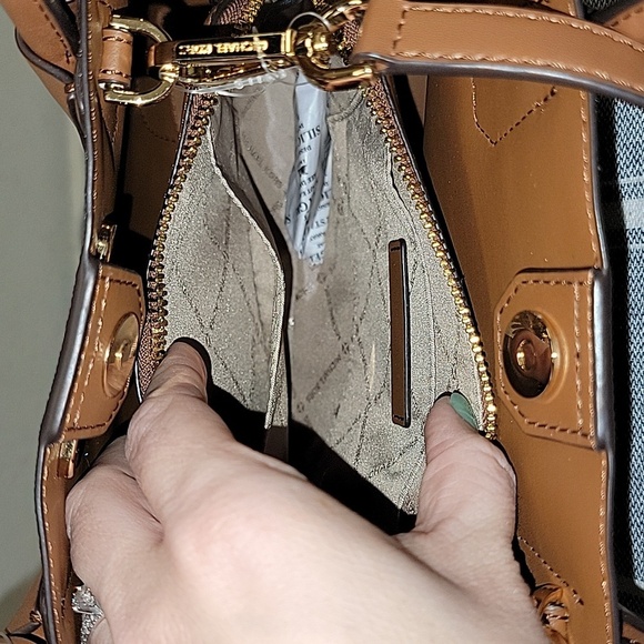 MICHAEL MICHAEL KORS Signature Mercer Gallery Small Center Zip Tote - Picture 6 of 7